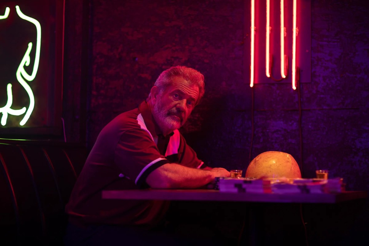 Новости кино звезд: Мел Гибсон снимет фильм с Марком Уолбергом в главной роли. Актер сел в режиссерское кресло спустя 7 лет после выхода «По соображениям совести»